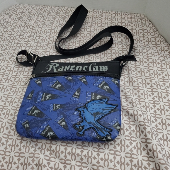 Loungefly Harry Potter Ravenclaw Crossbody Bag. - Picture 1 of 14